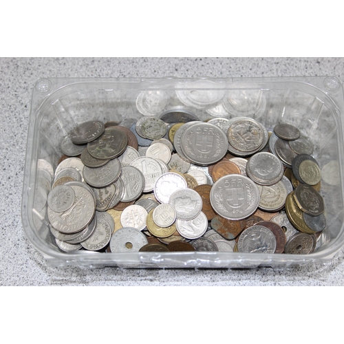 1207 - Qty of assorted mixed world coins, approx 1.4kg gross