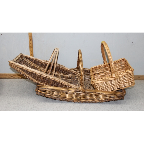 296 - A large qty of assorted wicker baskets etc