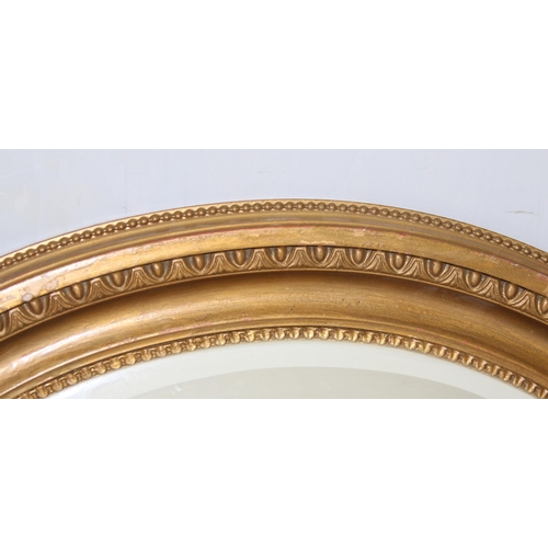 423 - A vintage oval gilt framed wall mirror