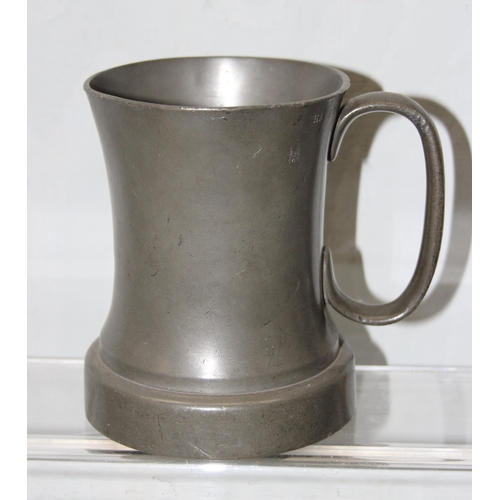 1046 - 13 assorted antique and later pewter tankards and jugs, mainly 19th century, various sizes and shape... 