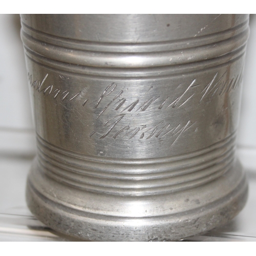 1046 - 13 assorted antique and later pewter tankards and jugs, mainly 19th century, various sizes and shape... 