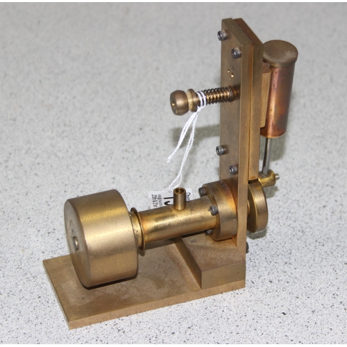 1530 - A live steam engine of brass construction