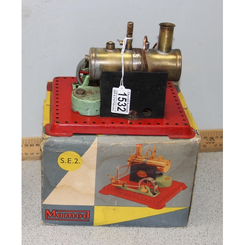 1532 - A Mamod SE2 stationary steam engine in original box