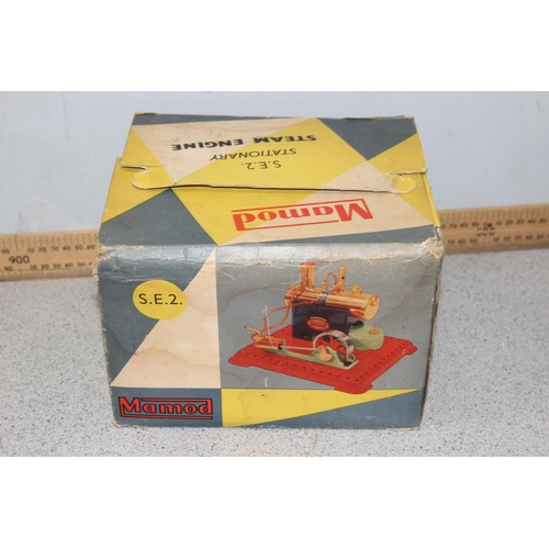 1532 - A Mamod SE2 stationary steam engine in original box