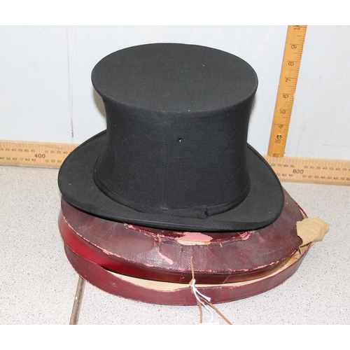 207 - A late 19th or early 20th century collapsible top hat by Harman of Strand, in original box, no size ... 