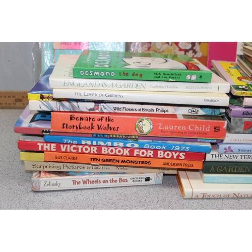 543 - Large qty of assorted books to inc children's books, Marvel comics etc