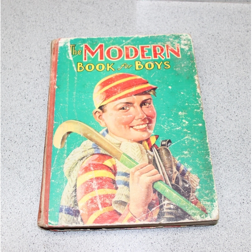 546 - Mixed lot to include 6 mid-century children's annuals to include 'monster book for boys, 'the girls ... 