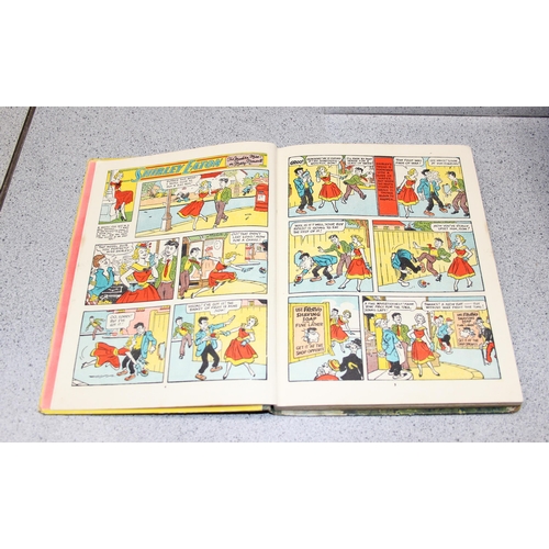 546 - Mixed lot to include 6 mid-century children's annuals to include 'monster book for boys, 'the girls ... 