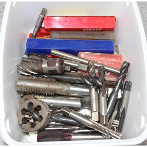 867 - Record power collect chuck set & a qty of thread cutting taps