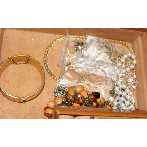 1155 - 2 boxes of assorted misc jewellery to incl. gold plated