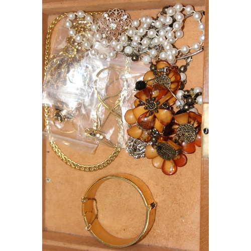 1155 - 2 boxes of assorted misc jewellery to incl. gold plated