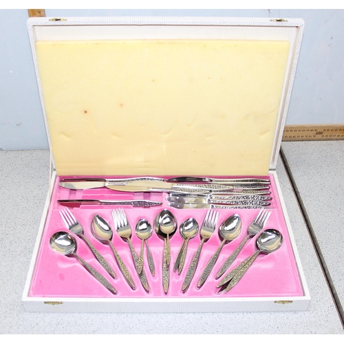 1024 - A retro Viners stainless steel canteen of cutlery in box