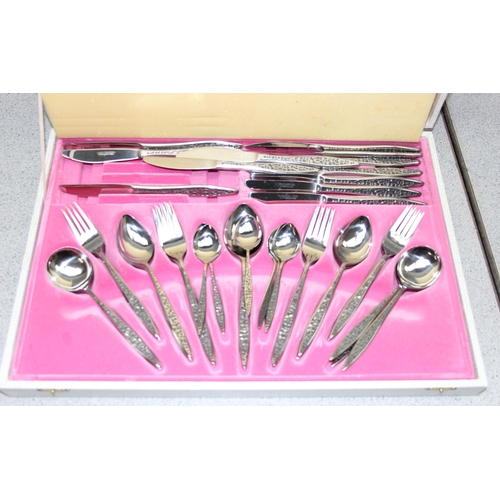 1024 - A retro Viners stainless steel canteen of cutlery in box