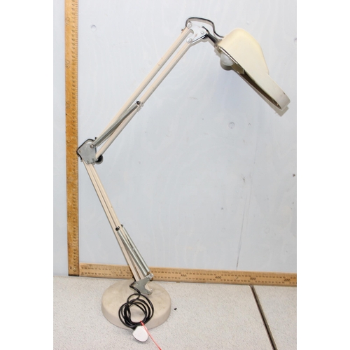 260 - Magnifier desk lamp