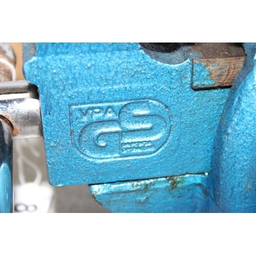 868 - GS blue bench vice