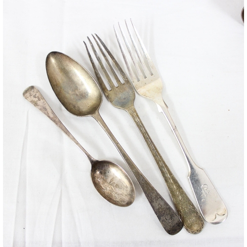 1052 - Qty of assorted silver items, 2 napkin rings, 2 forks and 2 spoons, approx 160.27g gross