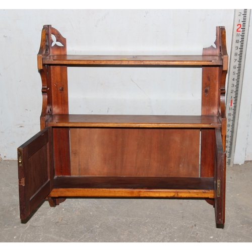 172 - An early 20th century mahogany wall cupboard shelf with fretwork ends, approx 62cm wide