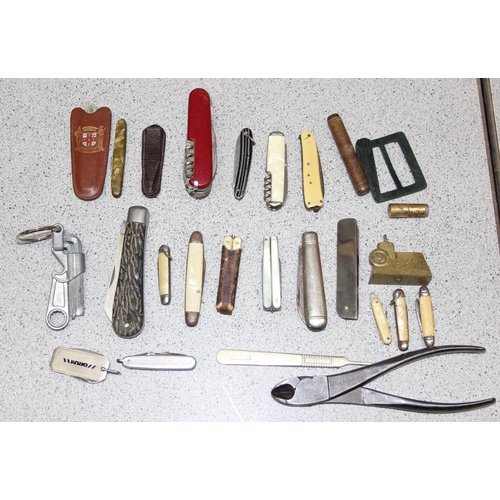 1438 - Qty of folding knives & scissors to include swiss army knife