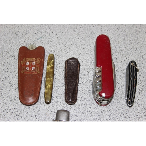 1438 - Qty of folding knives & scissors to include swiss army knife