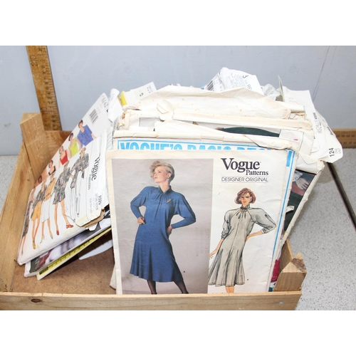 214 - A large qty of assorted vintage sewing patterns etc