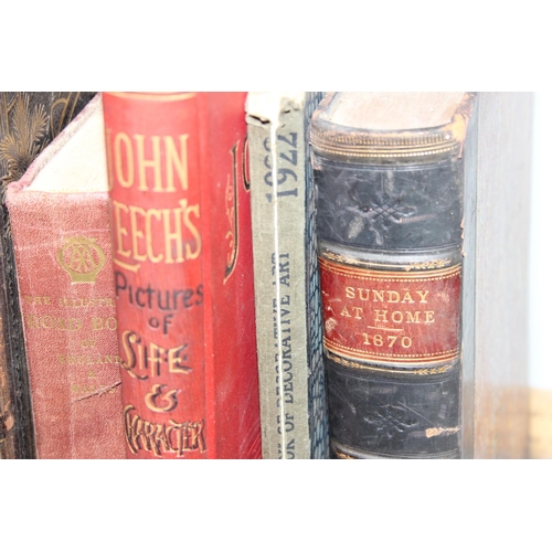 564 - 5 assorted vintage antique and later books to inc The Life & Explorations of Dr Livingstone in impre... 