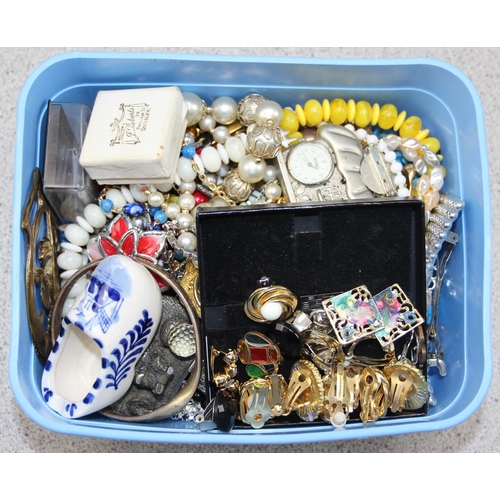 1186 - Qty of assorted costume jewellery, approx 2.4kg gross