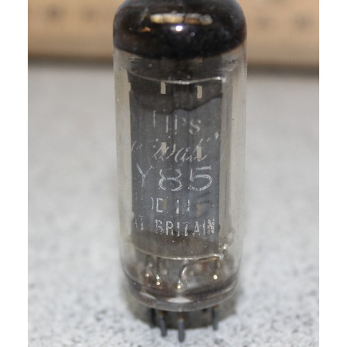 755 - Qty of assorted glass radio valves etc