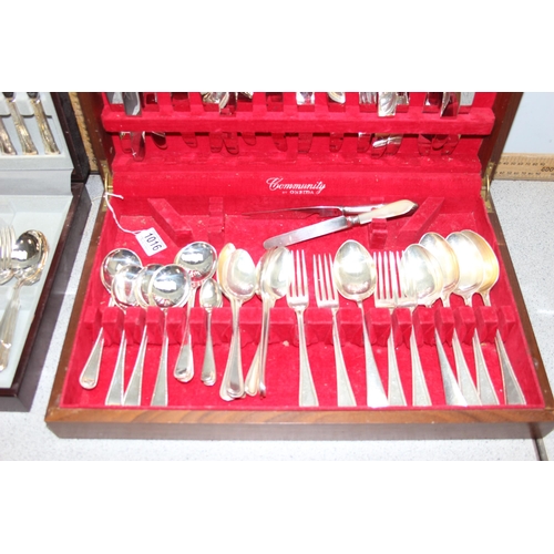 1016 - 2 wooden canteens of silver plated cutlery to include Viners & Oneida