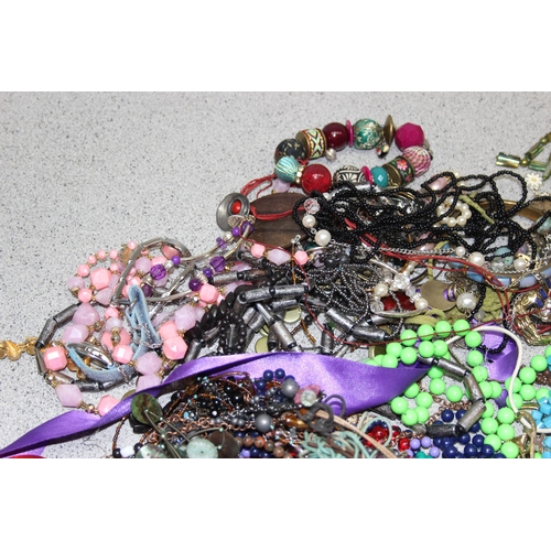 1106 - Approx 2.3kg of mixed costume jewellery