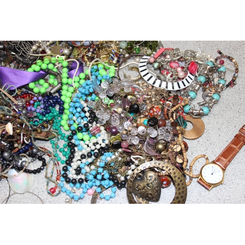 1106 - Approx 2.3kg of mixed costume jewellery