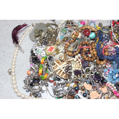 1107 - Approx. 2.7kg of mixed costume jewellery