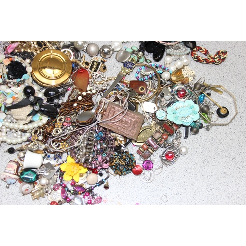 1109 - Approx. 2.4kg of mixed costume jewellery