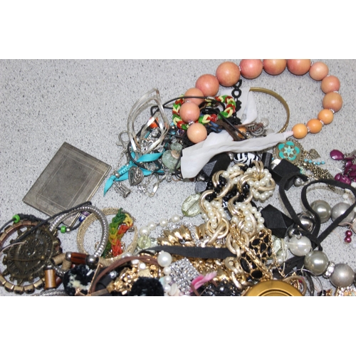 1109 - Approx. 2.4kg of mixed costume jewellery