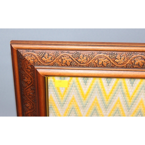 21 - A large wooden framed triptych table top mirror and a modern tapestry fire screen (2)