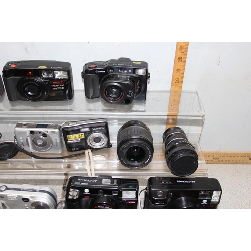 650 - Mixed lot of vintage cameras and lenses to include Canon sureshot, HP photo smart 945 & Samsung slim... 