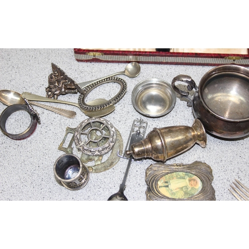 1017 - Mixed lot of silver plate to include boxed flatware & dressing table set