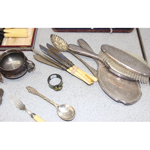 1017 - Mixed lot of silver plate to include boxed flatware & dressing table set