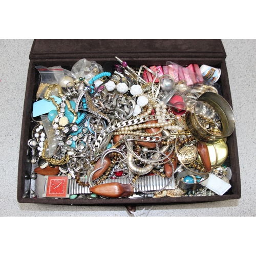 1111 - Jewellery box full of mixed costume jewellery