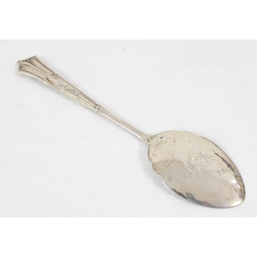 1031 - A Georgian silver ladle, London 1825 by George Piercy & a boxed silver preserve spoon, Sheffield 189... 