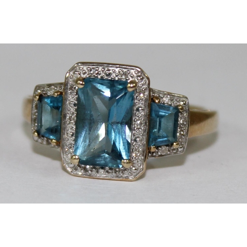 1102 - An impressive Art Deco style cocktail ring set with 3 large aquamarine coloured stones and surrounde... 