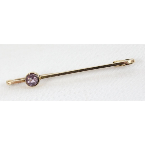 1117 - 9ct gold and amethyst bar brooch, approx 1.77g gross