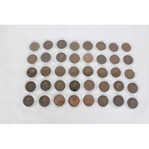 1208 - Qty of assorted capsulated copper half penny coins, 1890-1967, many in fine condition