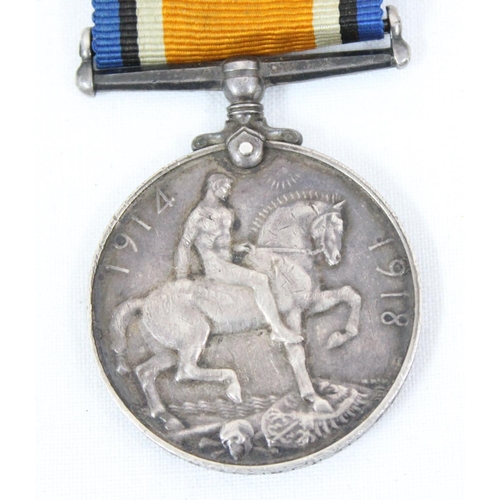 1406 - Pair of WW1 medals name to 202712 Private H.J. Rixon of the Royal Berkshire Regiment