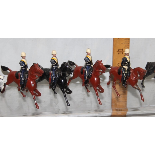 1508 - Qty of painted vintage lead soldiers, mainly Britains, mounted soldiers on horses to inc guards, app... 