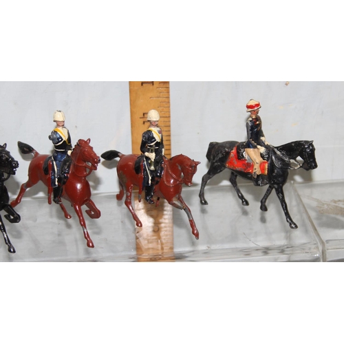 1508 - Qty of painted vintage lead soldiers, mainly Britains, mounted soldiers on horses to inc guards, app... 