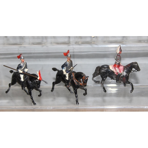 1508 - Qty of painted vintage lead soldiers, mainly Britains, mounted soldiers on horses to inc guards, app... 