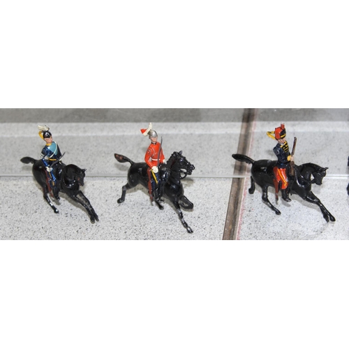 1509 - Qty of painted vintage lead soldiers, mainly Britains, mounted soldiers on horses, approx 34 in tota... 