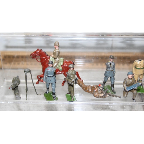 1511 - A large qty of assorted vintage painted lead soldiers, mainly Britains, mainly WW1 period dress