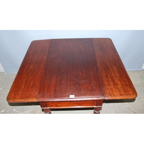 59 - An antique mahogany Pembroke table with reeded legs, single drawer and brass castors, approx 116cm w... 