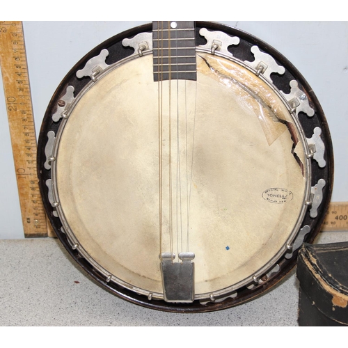 600 - A vintage Melody Major 8 string banjolele in case